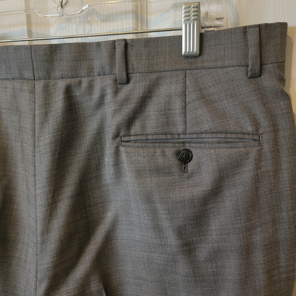 Jos A Bank Tailored Suit Mens Grey 100% Wool 42R 38W X 29.5L Double Vent Flat - Picture 13 of 14